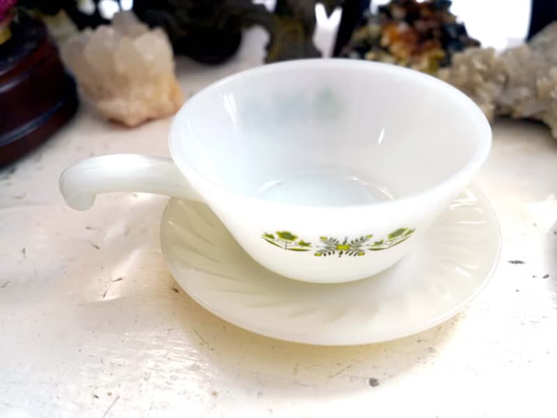 美國中古FIRE KING灰白玉色扭紋花邊茶杯碟子小食碟古董玻璃餐具