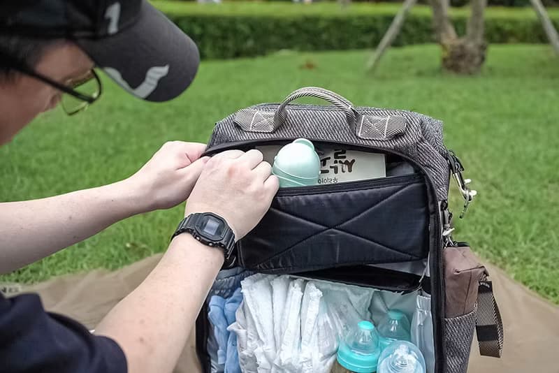 穿梭系列 3L分類艙 防潑水 抗震 旅行 收納小物 膚色 黑色引手