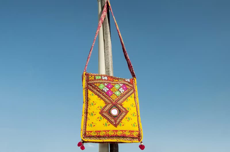 手工刺繡斜背包 民族風包 側背包 肩背包 手工包 刺繡包-黃色花朵
