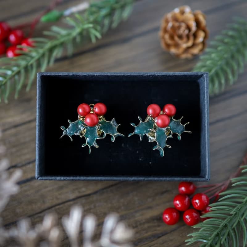 柊　ひいらぎ　のピアス　イヤリング