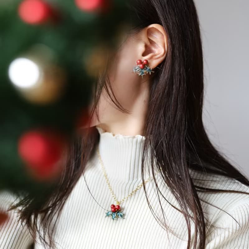 柊　ひいらぎ　のピアス　イヤリング