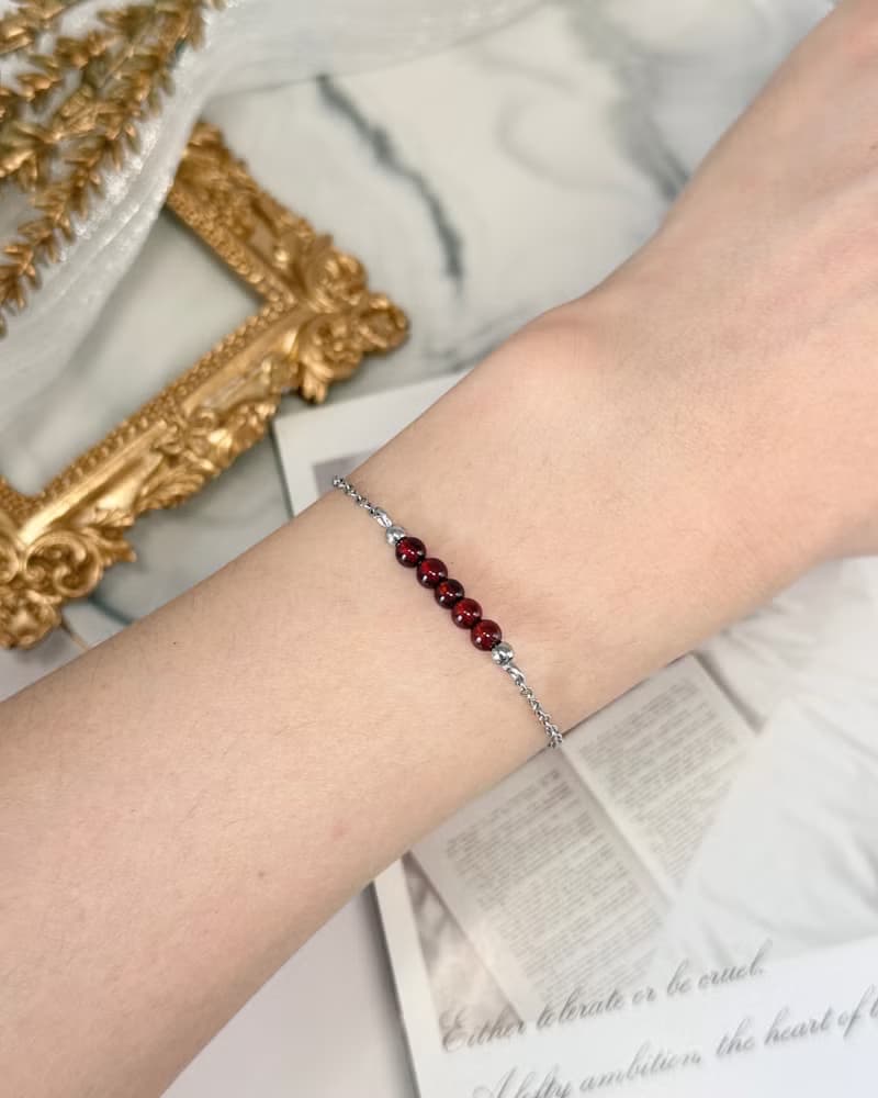 極細氣質紅石榴手鍊 - 醫療鋼/紅石榴石/絲滑可調式鍊