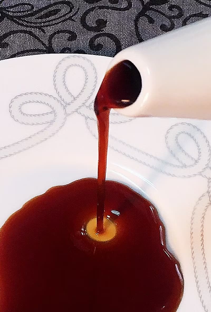 【入厝禮首選】手作純釀造醬油雙入禮盒-黑豆蔭油  壺底油 300ML