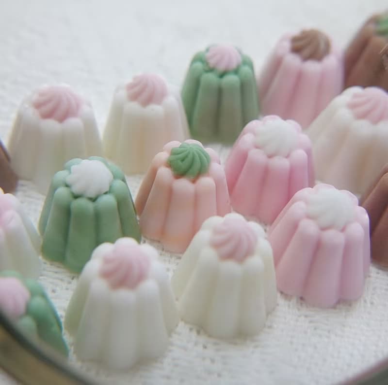 食品级硅胶模具单个高度约1.9CM-2CM底部直径约1.3CM