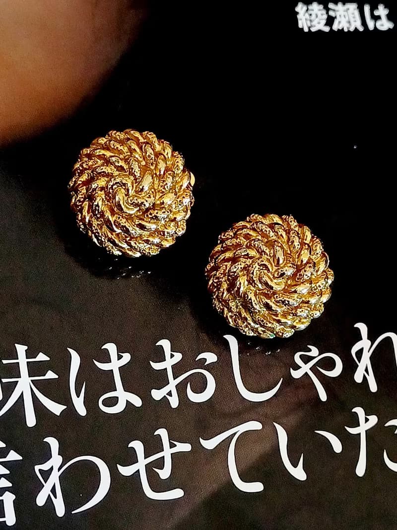 vintage jewelry  古典金色立體繩結狀 夾式耳環