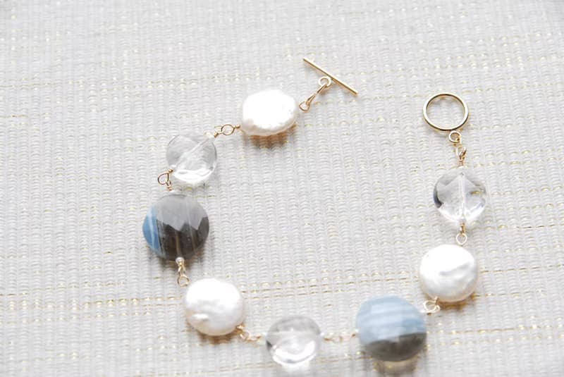 コイン型パールとストーンのブレスレット　ブルーオパール　１４kgf