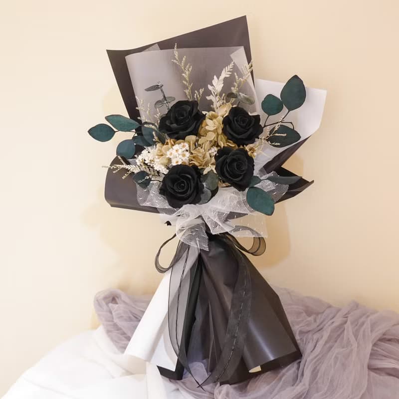 4朵永生黑玫瑰花束