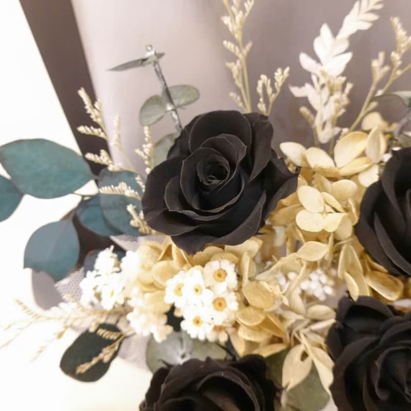 4朵永生黑玫瑰花束