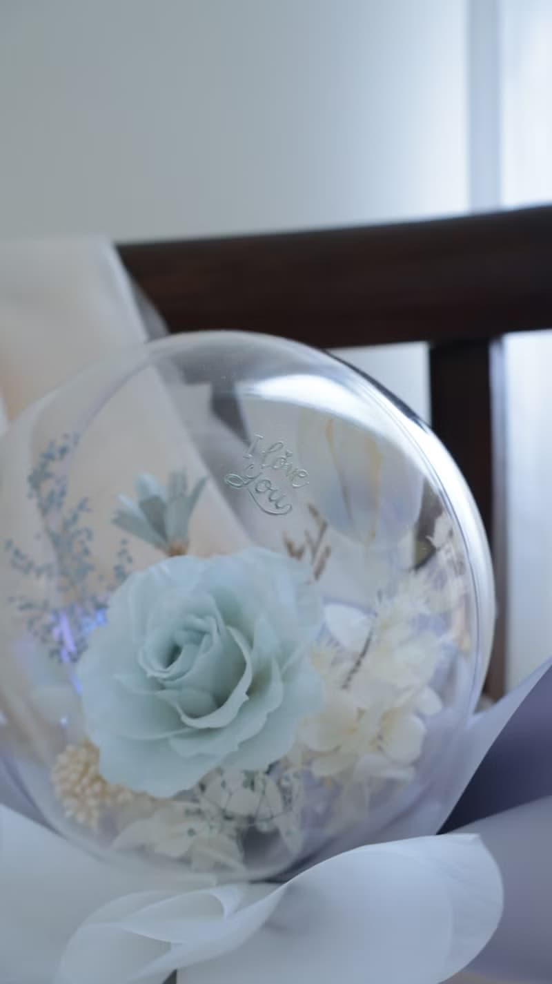 淺藍色系鬱金香波波球永生花束