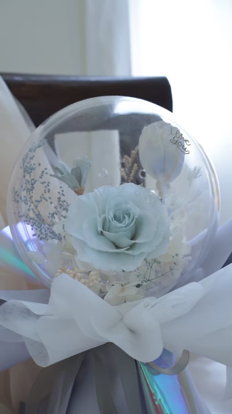 淺藍色系鬱金香波波球永生花束