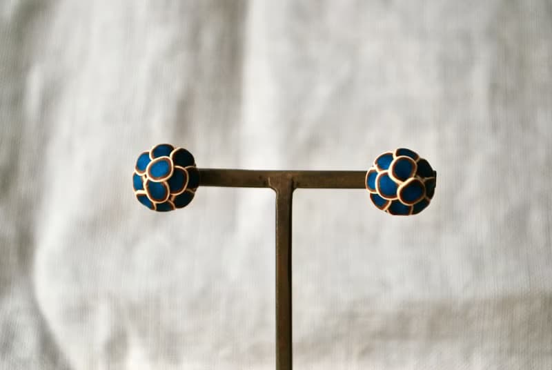 小さなぶつぶつ丸ピアス・イヤリング bluegreen gold kinari