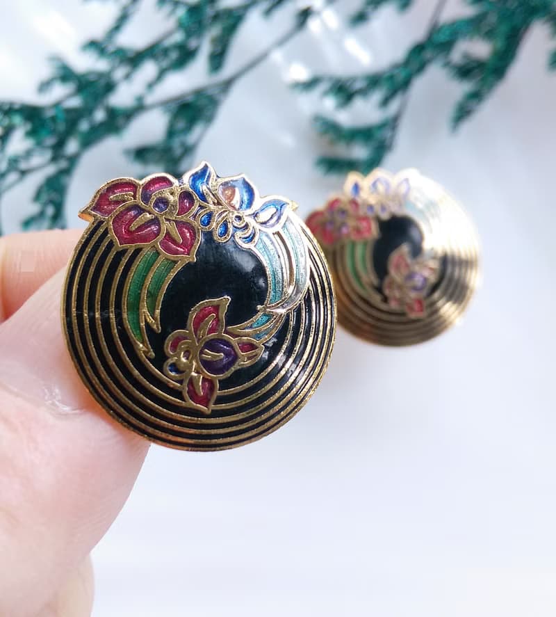 【西洋古董飾品 】景泰藍 黑底優美 花卉 夾式耳環