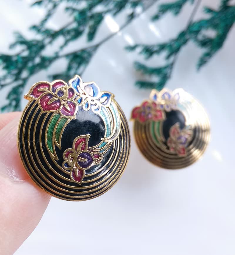 【西洋古董飾品 】景泰藍 黑底優美 花卉 夾式耳環