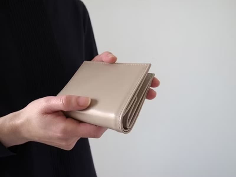 日本製革　小銭が取り出しやすい二つ折り財布 - Short Wallet - BEIGE - CAREN QUOYLE -