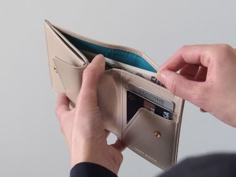 日本製革　小銭が取り出しやすい二つ折り財布 - Short Wallet - BEIGE - CAREN QUOYLE -
