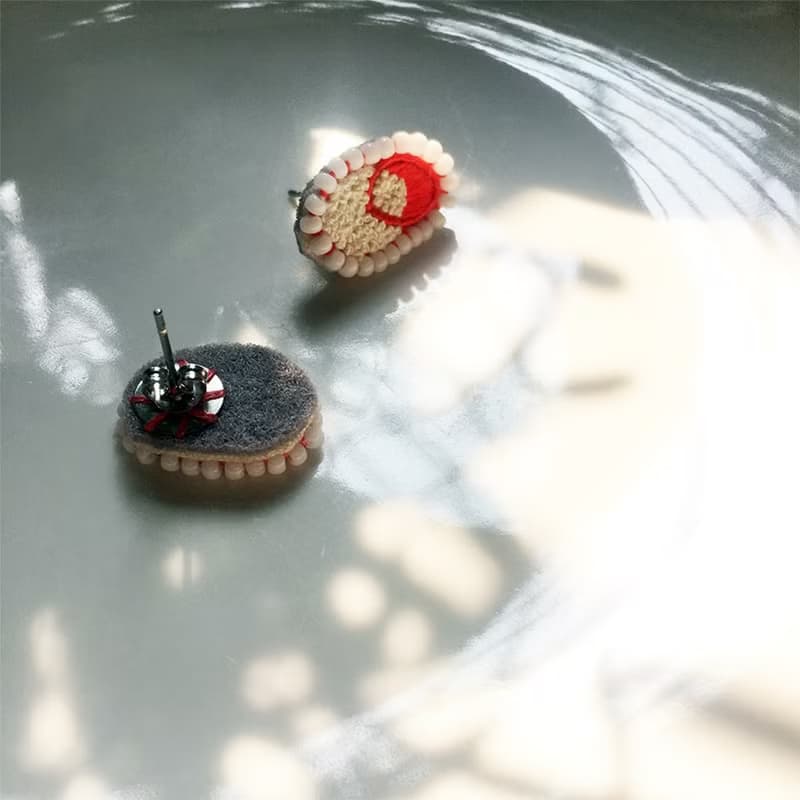 | 舊款出清5折 | 迷你手工刺繡珠珠耳飾一對 Summer Girl