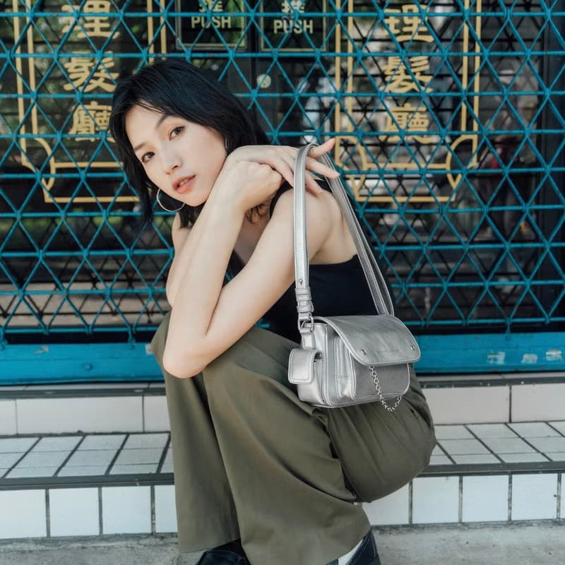 【新品上架】Moona皮革相機包 - 銀色 女裝真皮斜揹包 金屬色