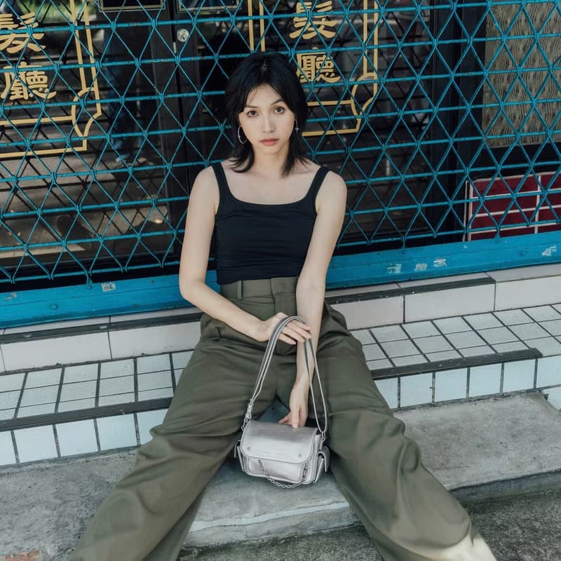 【新品上架】Moona皮革相機包 - 銀色 女裝真皮斜揹包 金屬色