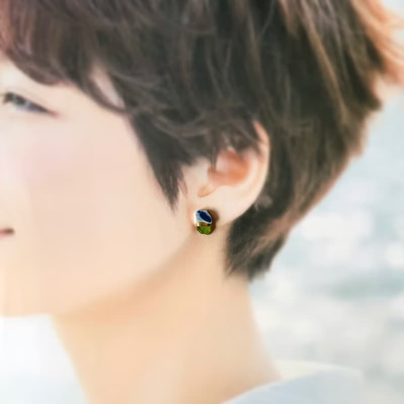 【再販】グリーン シーグラス シー陶器 金継ぎ ピアス ノンホールピアス 緑 ゴールド 金 ブルー 青 ホワイト 白 陶器 陶磁器 和 小ぶり 小さい シンプル