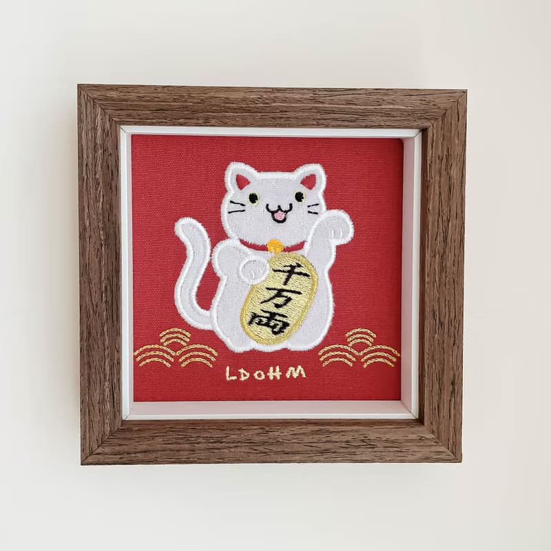 【招財貓】白貓 刺繡畫|實木框|招財納福 財源廣進