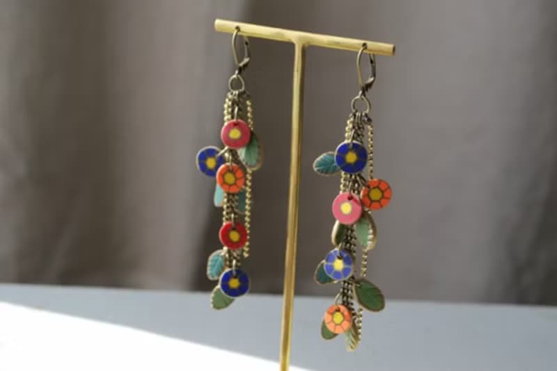 お花畑イヤリング　2色展開　ピンク　ブルー