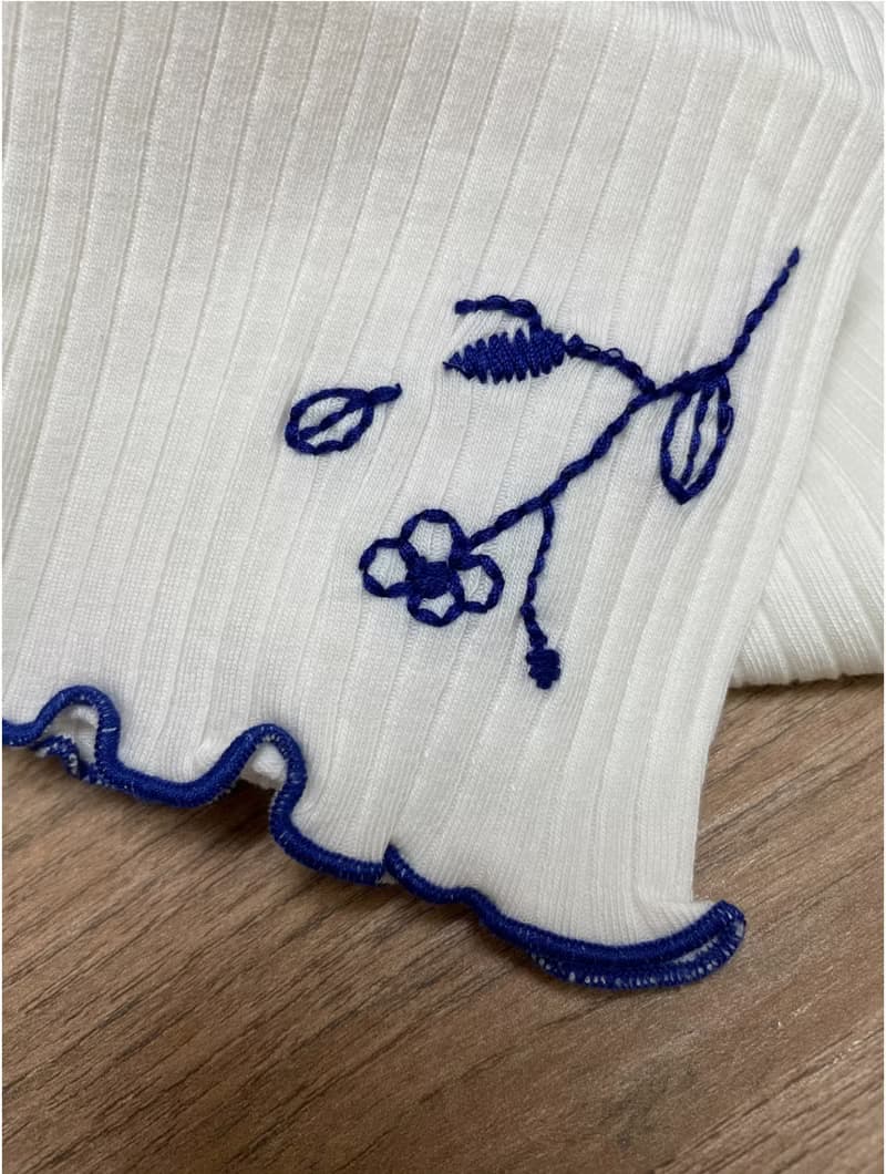 【出清優惠】甜美刺繡內搭褲