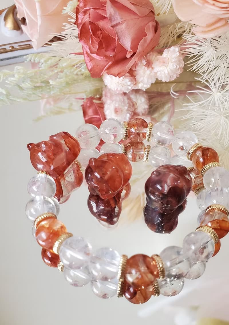 開運招財貓-紅膠花/藍針水晶