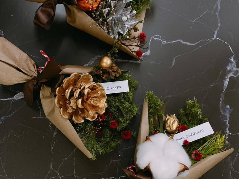 聖誕小花束 交換禮物 迷你小花罐 雪松花束香氛 加送燈串