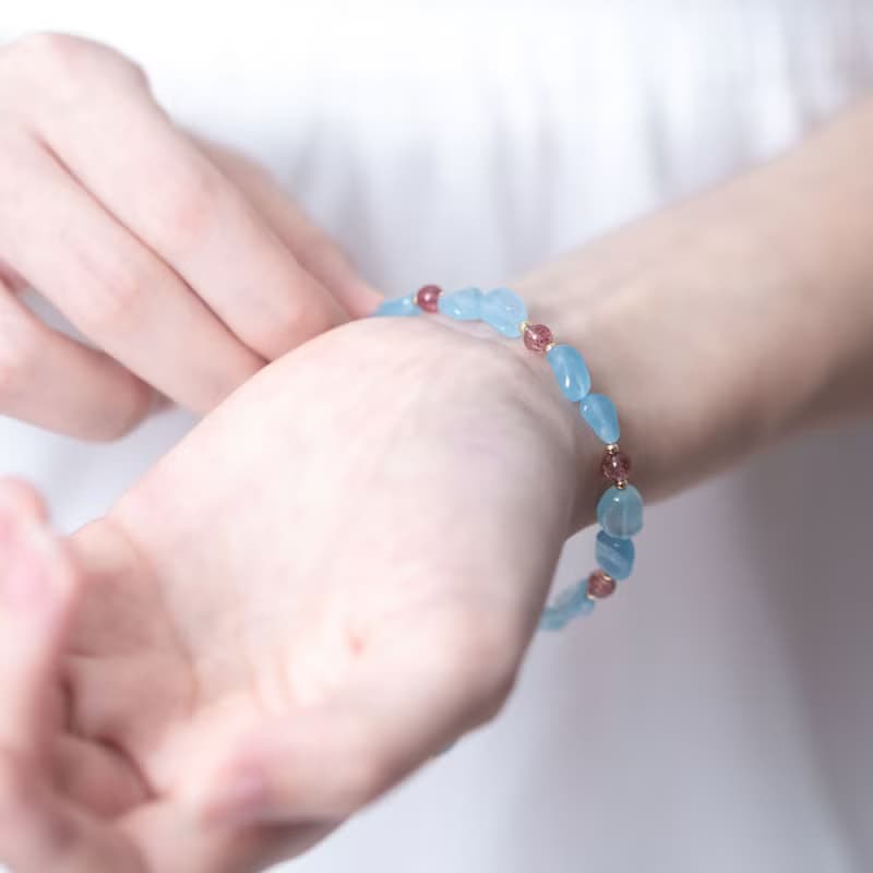 海藍寶草莓晶手鍊