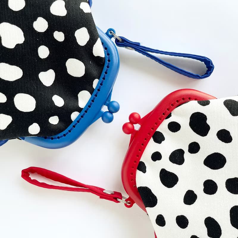 時尚感大麥町紋塑膠口金迷你斜揹包/零錢包/黑/白