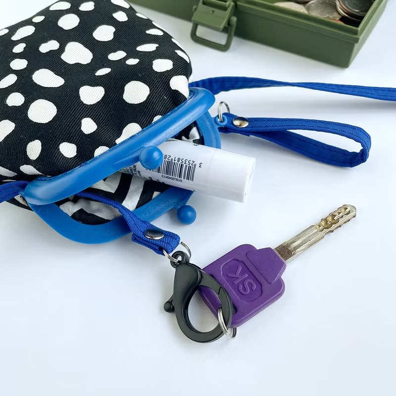 時尚感大麥町紋塑膠口金迷你斜揹包/零錢包/黑/白