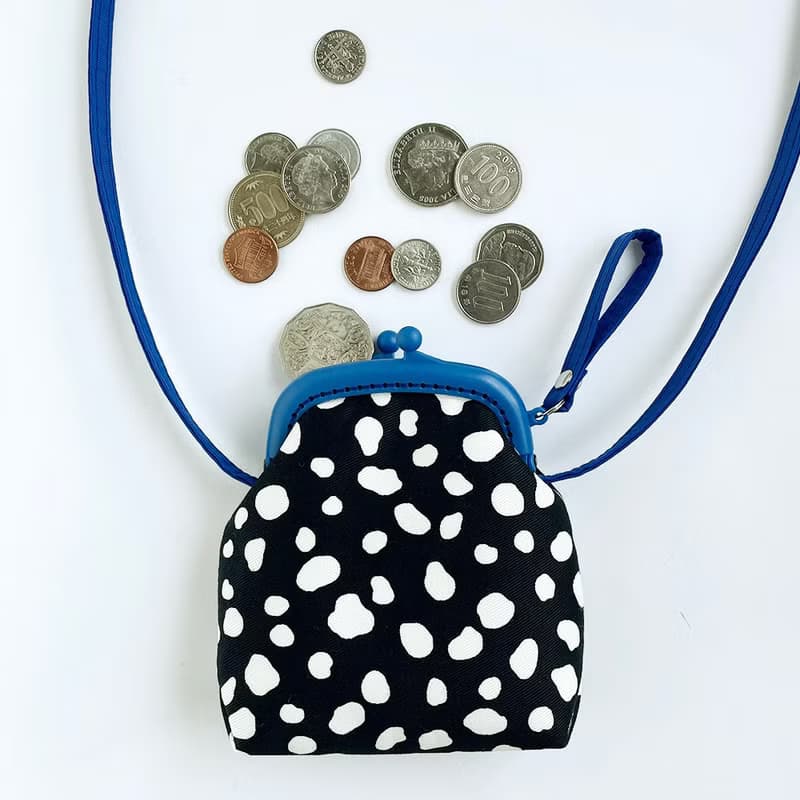 時尚感大麥町紋塑膠口金迷你斜揹包/零錢包/黑/白