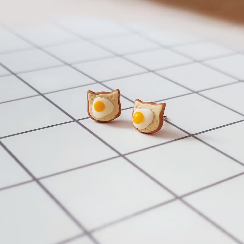 bi yummy//貓頭蛋多士手工軟陶小耳釘