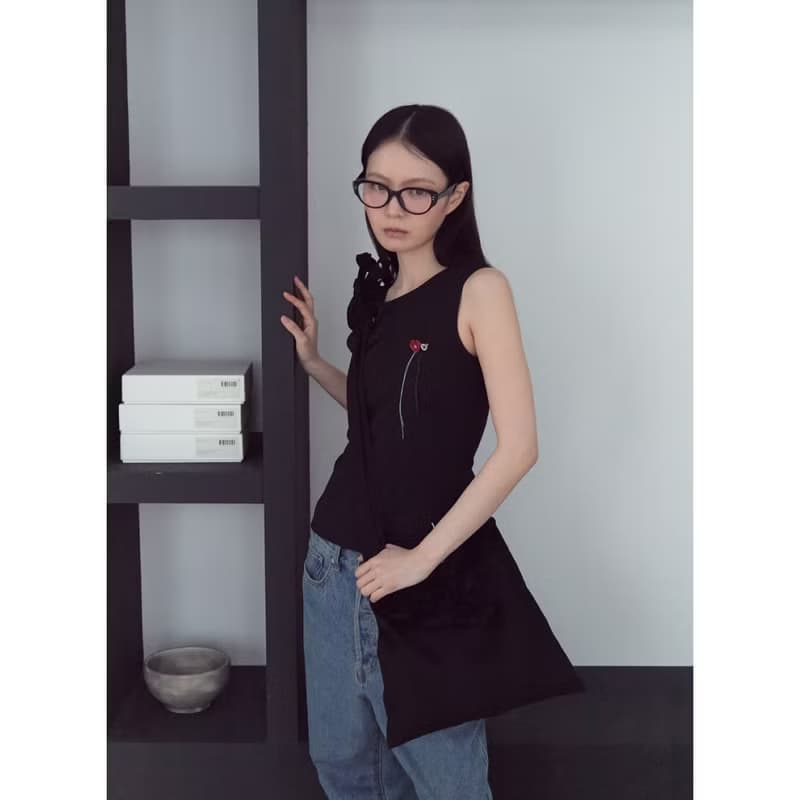 BLACK FLOWER HOBO CROSS BAG