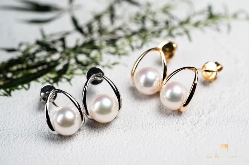 Limpid | 7.5-8mm 澄澈 V型貼耳珍珠耳環/耳針 日本Akoya海水珍珠