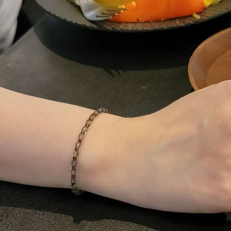 Six Cats 色彩石硄迷你水晶手鍊 禮物