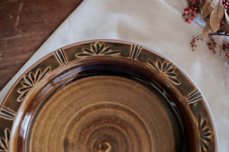 花瓣邊 l 26cm大盤 l 飴釉陶盤