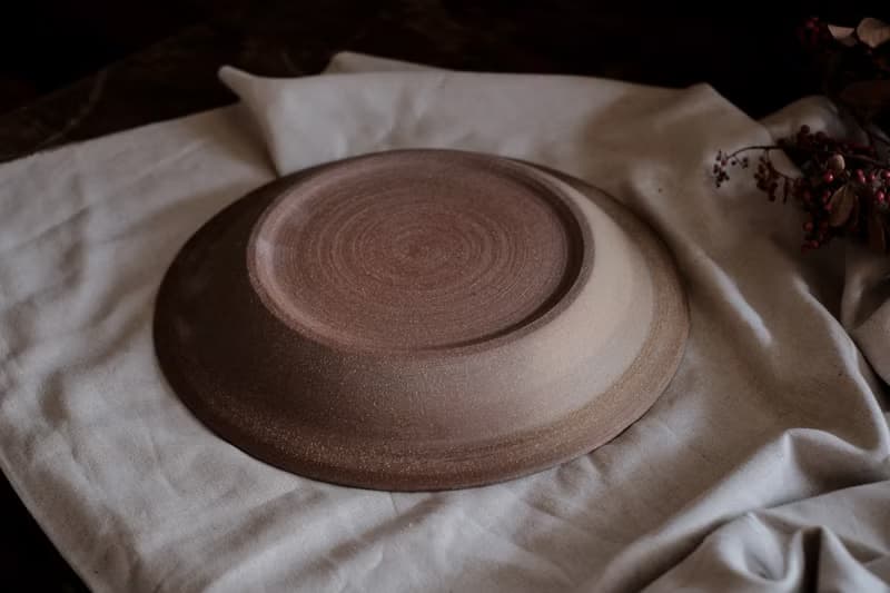 花瓣邊 l 26cm大盤 l 飴釉陶盤