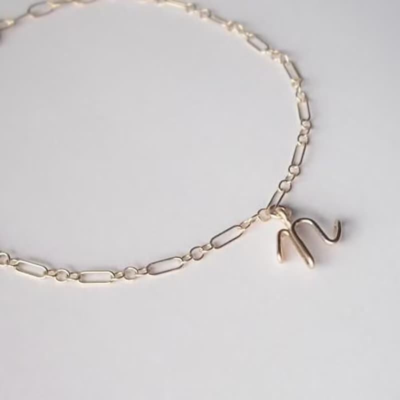イニシャルチェーンブレスレット