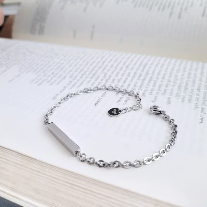 午夜邂逅。簡約直條造型//男女款//白鋼手鍊  不怕水不變色防過敏