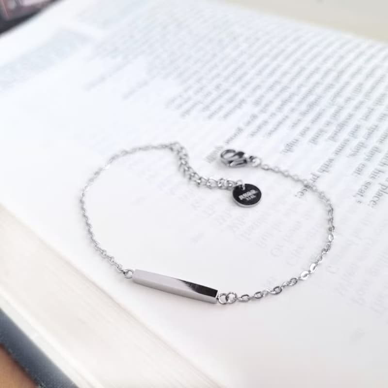 午夜邂逅。簡約直條造型//男女款//白鋼手鍊  不怕水不變色防過敏