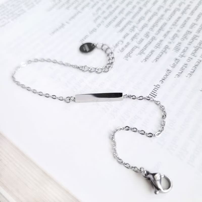 午夜邂逅。簡約直條造型//男女款//白鋼手鍊  不怕水不變色防過敏