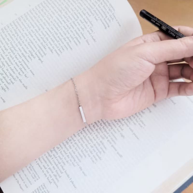 午夜邂逅。簡約直條造型//男女款//白鋼手鍊  不怕水不變色防過敏