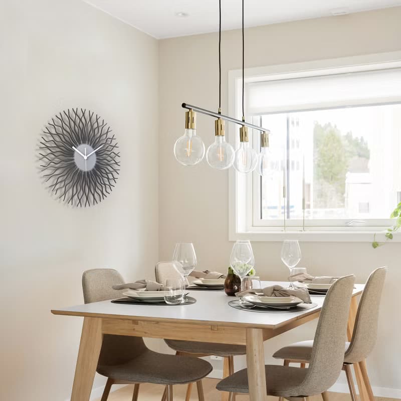 Radium深色 - 優雅的旭日形時鐘有 3 種閃閃發光的黑銀色調