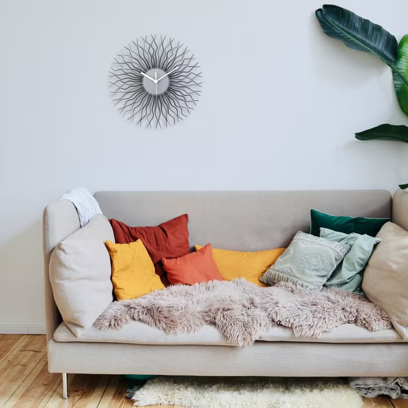 Radium深色 - 優雅的旭日形時鐘有 3 種閃閃發光的黑銀色調