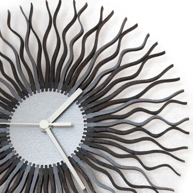 Radium深色 - 優雅的旭日形時鐘有 3 種閃閃發光的黑銀色調