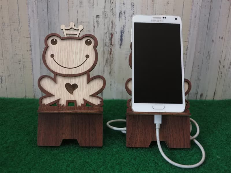 【教師節禮物】木頭手機座─青蛙王子