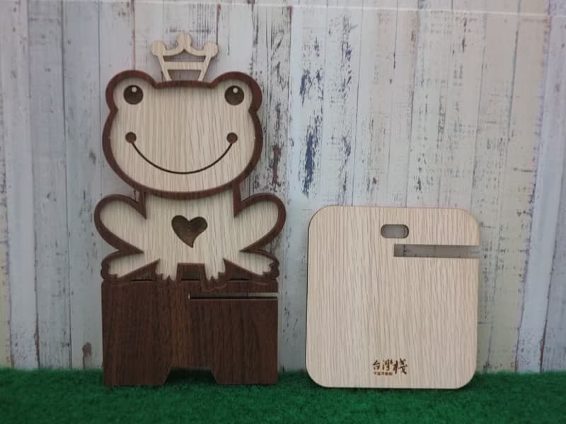 【教師節禮物】木頭手機座─青蛙王子