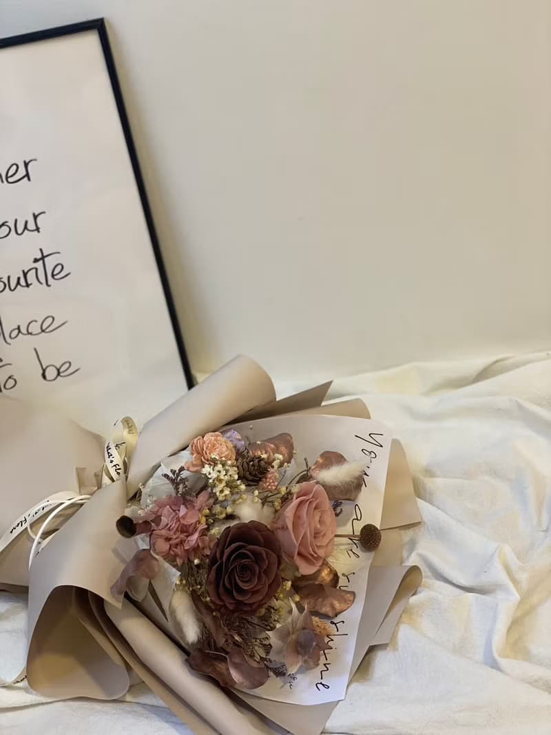 冷霧奶茶金\情人節花束\永生花花束