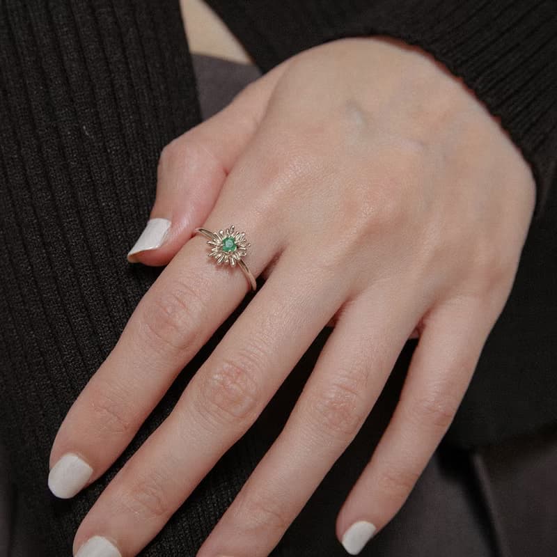 Small Daisy Ring 小雛菊花 祖母綠寶石 純銀戒指 優雅別緻